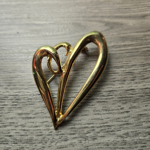 vintage Jewelry - Gold Heart Brooch Costume Jewelry